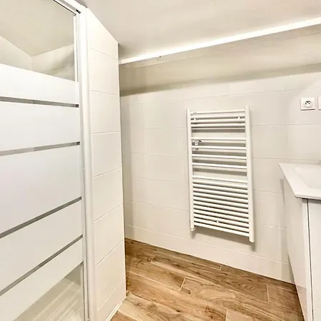 180 M2 - 2 Independent - Metro 7 Villejuif